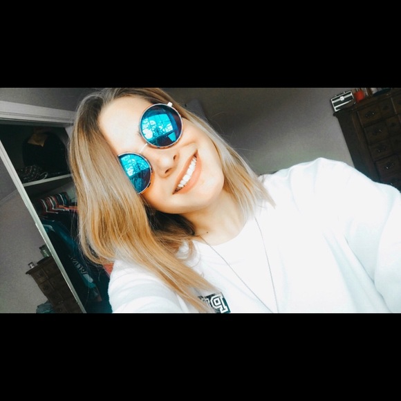 Meet your Posher, Laney - Picture 1 of 1